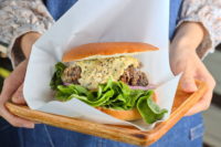 Sasebo Burger KORON| Big & Tasty Karaage Burger “看板メニュー”って英語で何て言う？ 佐世保バーガー店「KORON」【日宇町】