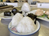 おにぎりの作り方を英語で説明：塩むすび、無限おにぎり、やみつきおにぎり How to make Japanese rice balls 【onigiri】