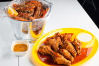 英語ＯＫ！な店：「サンフラワー」のやみつきチキンウィング＆ルイジアナのエビ料理｜Restaurant “Sunflower”: Addictive Chicken Wings & Cajun Shrimp Bucket【アメリカ料理】